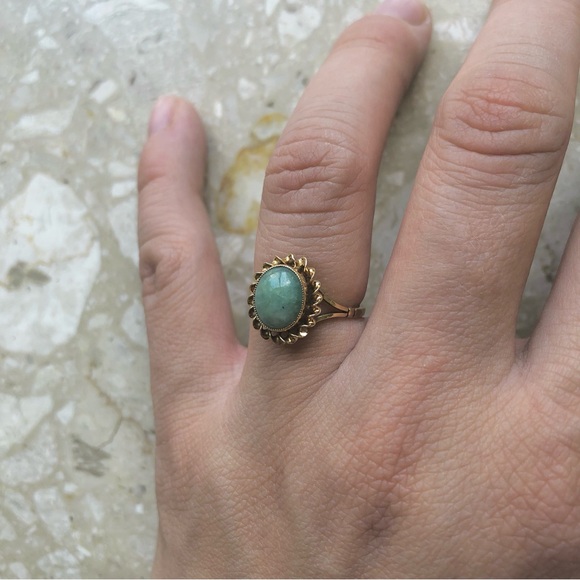 Jade Oval Yellow Gold Victorian Vintage Ring - Picture 8 of 11